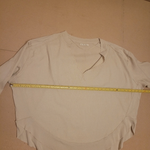 💥HOST PICK💥We The Free Waffle knit V neck‎ pullover top - Picture 5 of 10